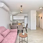 Modern With Private Hydromassage Pool Villa *