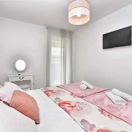 Modern With Private Hydromassage Pool * Vodnjan