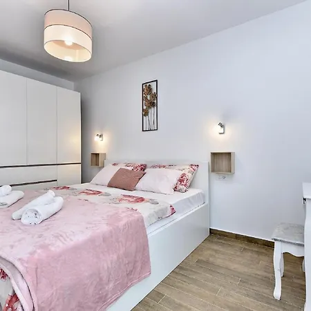 Modern With Private Hydromassage Pool Villa Vodnjan