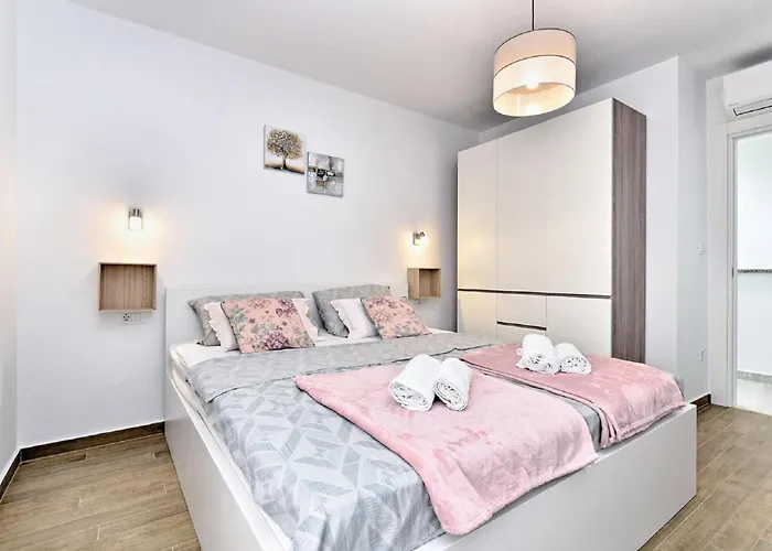 Modern With Private Hydromassage Pool 别墅