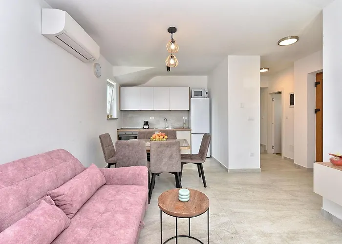 Modern With Private Hydromassage Pool 빌라 *