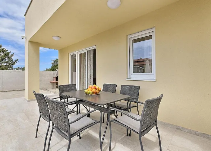 Modern With Private Hydromassage Pool 빌라 *