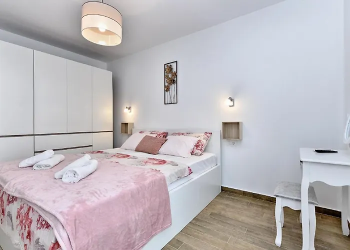 Modern With Private Hydromassage Pool 빌라 보드냔