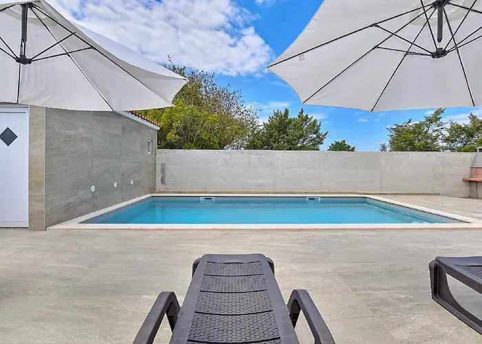 Modern With Private Hydromassage Pool 빌라 *