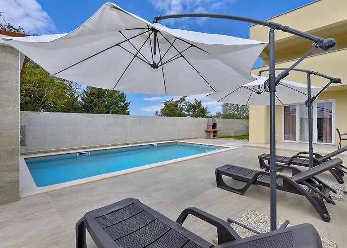 빌라 Modern With Private Hydromassage Pool 보드냔