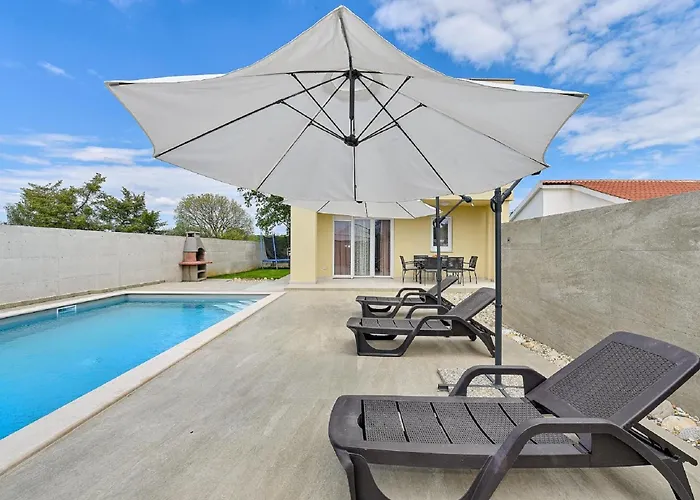 Modern With Private Hydromassage Pool *