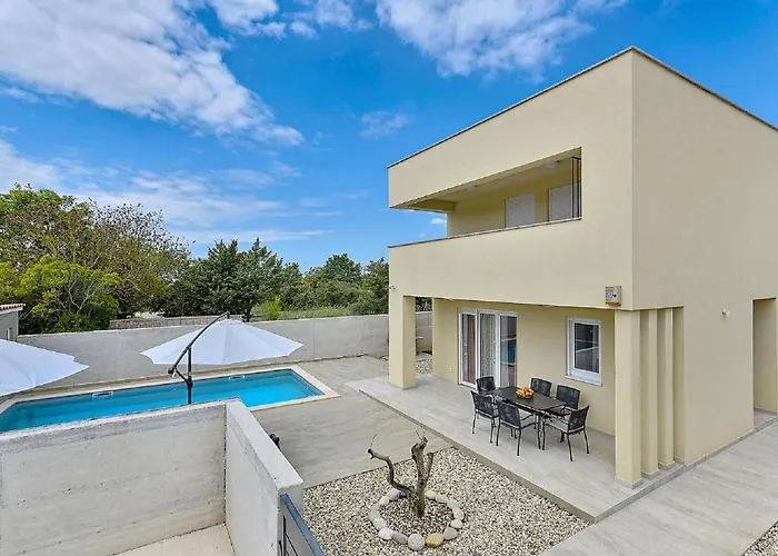 Modern With Private Hydromassage Pool * 보드냔